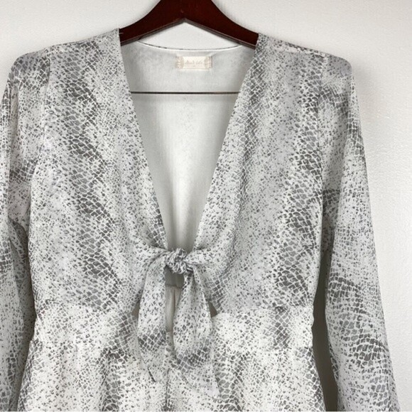 Altar'd State Front Tie Long Sleeve Snakeskin Print Romper Gray Size M - Picture 4 of 10